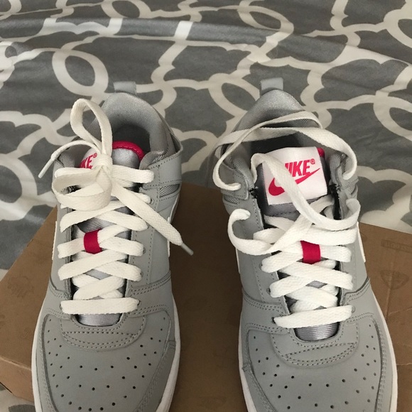 Nike’s - Picture 4 of 4